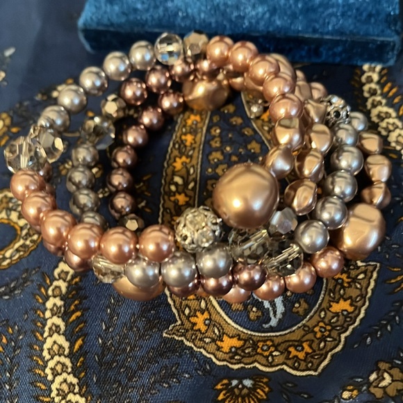 Faux pearl wrap bracelet cappachino and gray, beautiful - Picture 4 of 6
